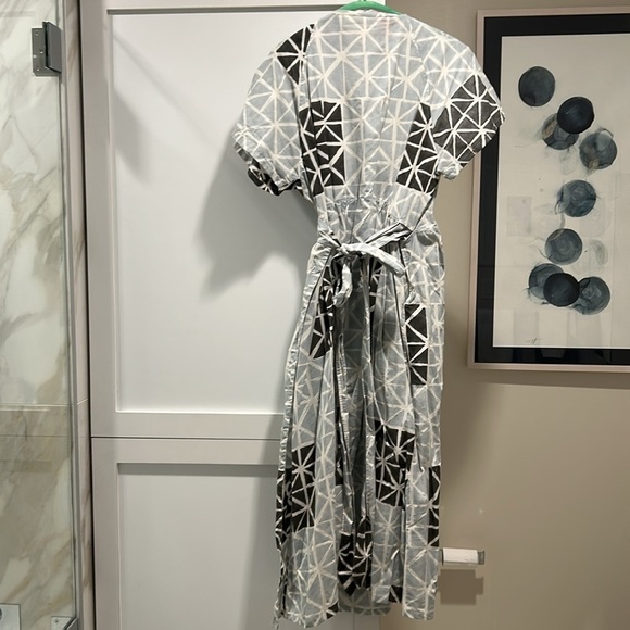 SEEK COLLECTIVE Women's Blue & Gray Geometric Print Short Sleeve Tie Waist Dress - Picture 4 of 7